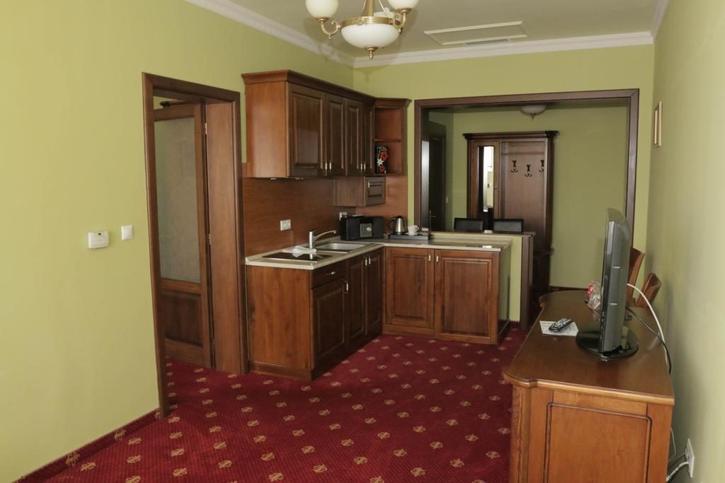 Hotel Slavia Salonta Zewnętrze zdjęcie