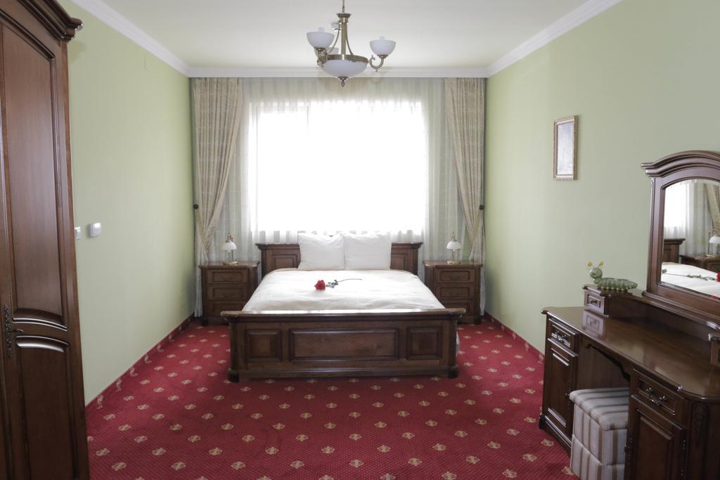 Hotel Slavia Salonta Zewnętrze zdjęcie