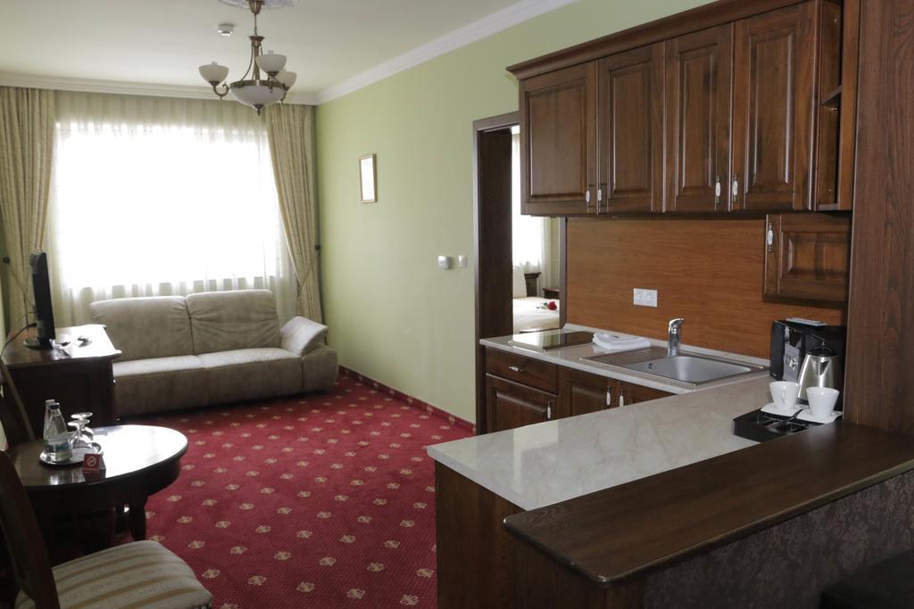 Hotel Slavia Salonta Zewnętrze zdjęcie