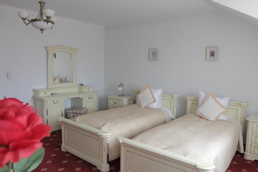 Hotel Slavia Salonta Zewnętrze zdjęcie