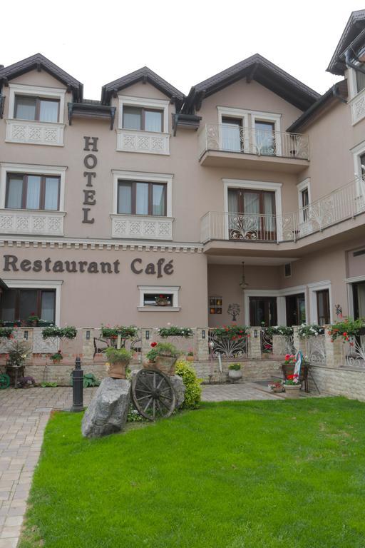 Hotel Slavia Salonta Zewnętrze zdjęcie