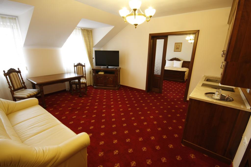 Hotel Slavia Salonta Zewnętrze zdjęcie