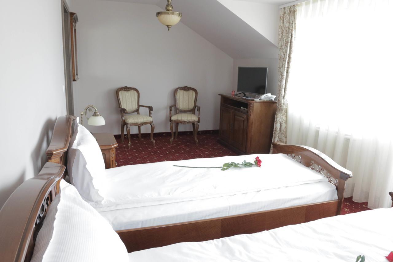 Hotel Slavia Salonta Zewnętrze zdjęcie